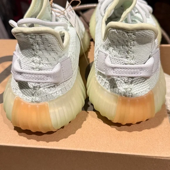 adidas Yeezy Boost 350 V2 Size 6